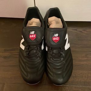 New balance 442 womens soccer cleats size 7 colors:red white and black